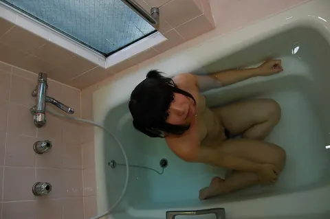 Yuki Hamatani: Asian Brunette Reveals Her Hairy Pussy in the Bathroom – photo 3 of 16