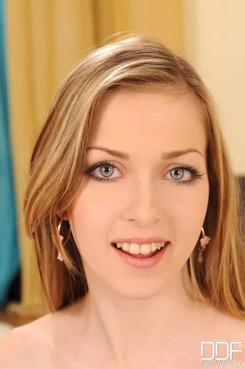 Abigaile Johnson: Blonde with Small Natural Tits Masturbates with a Dildo – photo 21 of 21
