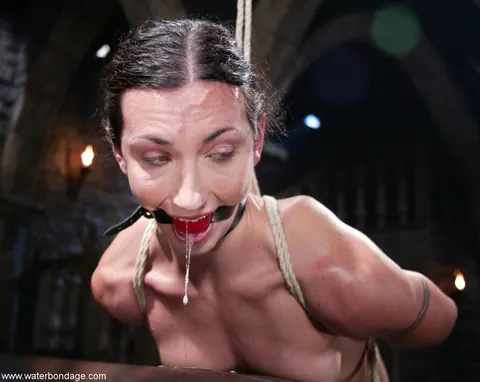 Wenona: Tall MILF in Bondage Takes Anal – photo 18 of 21