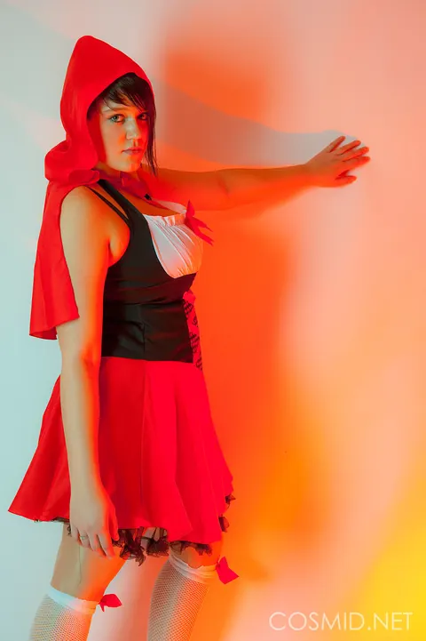 Short-Haired BBW in a Red Skirt and Socks Kisses Her Partner – photo 6 of 16