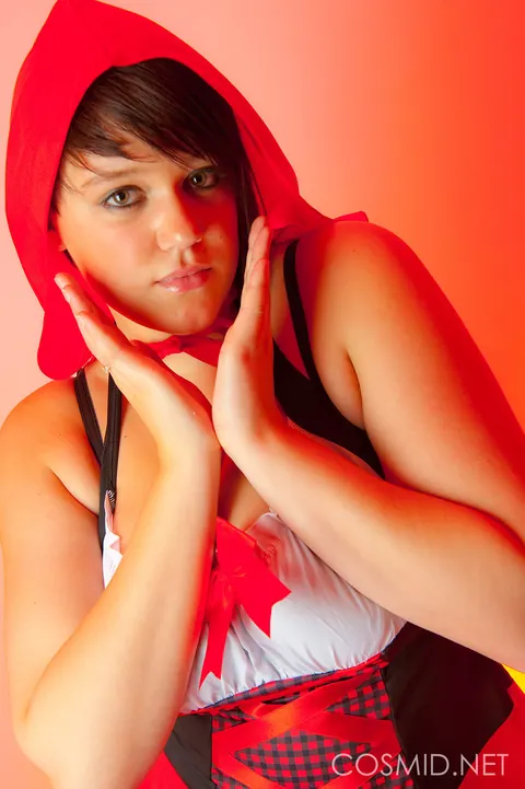 Short-Haired BBW in a Red Skirt and Socks Kisses Her Partner – photo 2 of 16