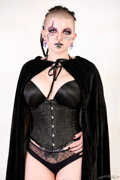 Luna Lavey: Thick Tattooed Busty Woman Peels Off Her Corset and Flaunts Her Big Ass – photo 1 of 17