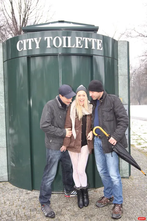 Bella Banx: Blonde German PAWG Fucks Two Men Outdoors – photo 13 of 15