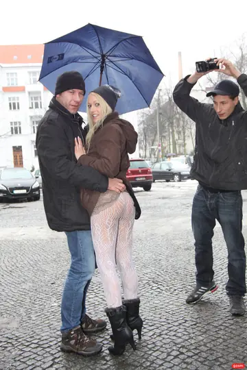 Bella Banx – Blonde German PAWG Fucks Two Men Outdoors
