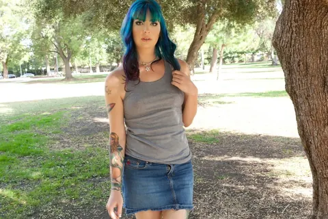 Sally Sparrow: Redhead Lifts Her Skirt and Gets Fucked Outdoors – photo 4 of 17