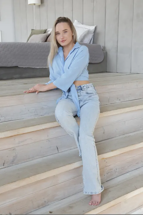 Olivia Myers: Slim Blonde with Big Natural Tits Spreads in Jeans – photo 2 of 21