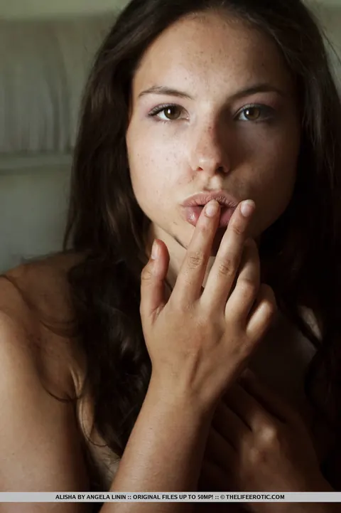 Brunette Fingers Her Shaved Pussy and Spreads on the Bed – photo 13 of 16