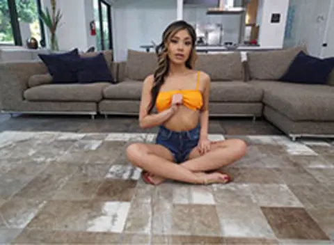 Xxlayna Marie: Petite Latina in Shorts Takes a Black Cock – photo 12 of 21