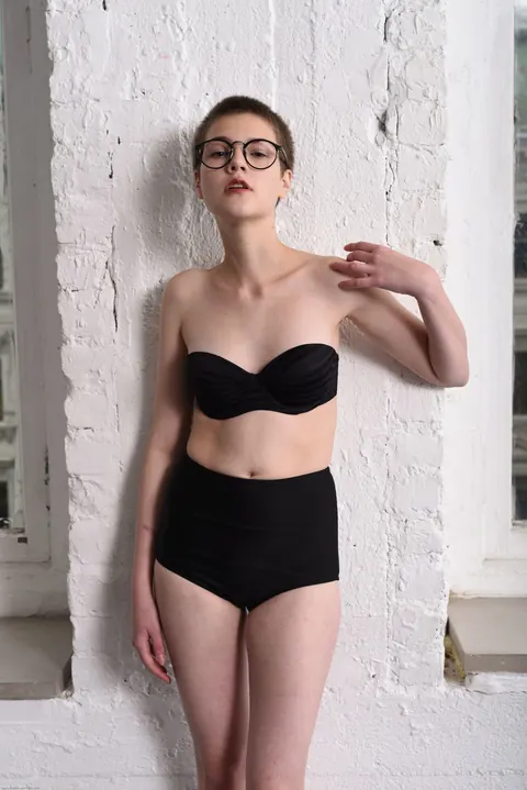 Skinny Brunette with Short Hair and Glasses Strips Nude – photo 4 of 21