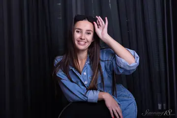 PAWG Strips Out of Her Jeans and Spreads Wide