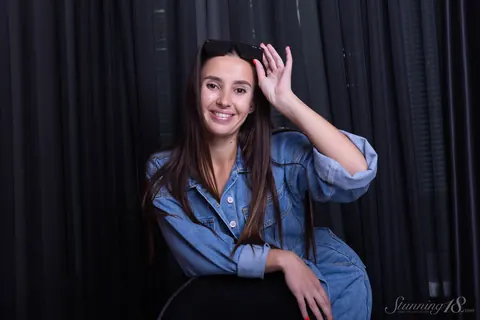 PAWG Strips Out of Her Jeans and Spreads Wide – photo 1 of 16