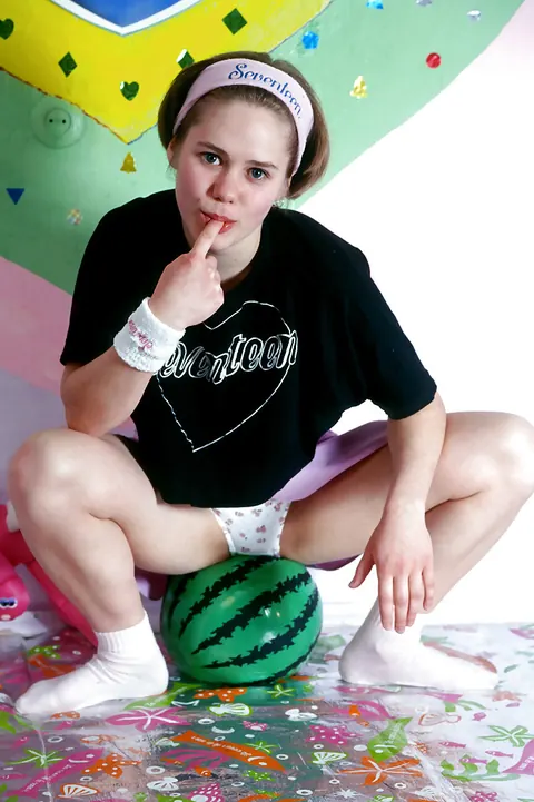 Thick Short-Haired Babe Fingers and Toys Her Trimmed Pussy – photo 1 of 16