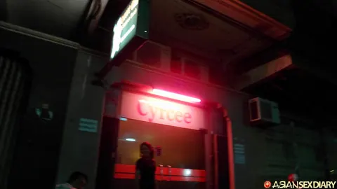 Asian Woman Has Hotel Sex with Her Partner – photo 3 of 21