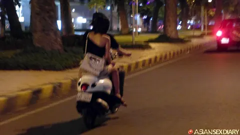 Asian Woman Has Hotel Sex with Her Partner – photo 7 of 21