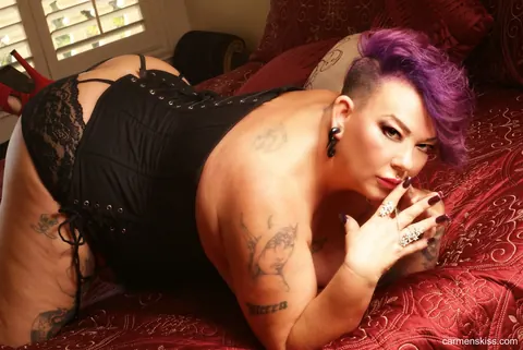 Carmen Delavega: Curvy Brunette MILF Undresses to Reveal Her Tattoo – photo 15 of 15