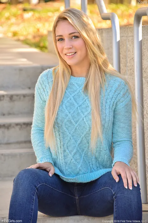 Blonde in Jeans and Boots Flashes Publicly Then Oils Up Nude – photo 9 of 20