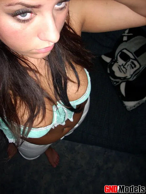 Brunette MILF Models Lingerie in a Selfie – photo 4 of 12