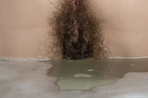 Thick Short-Haired Babe Washes Her Hairy Pussy in the Bathtub – photo 6 of 21