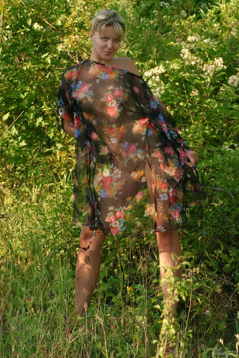 Masha R: Tall Brunette Undresses and Poses Nude for the Lens – photo 15 of 21