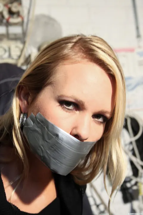 Natalie Visser: Bound Blonde Masturbates with a Dildo on a Chair – photo 10 of 17
