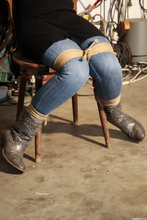 Natalie Visser: Bound Blonde Masturbates with a Dildo on a Chair – photo 3 of 17
