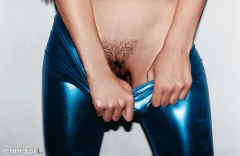 Sasha Grey: Slim Brunette Drops Her Shorts to Show Her Hairy Pussy – photo 4 of 16