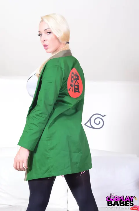 Victoria Summers: Petite British Blonde Shows Her Big Tits in Cosplay Costume – photo 15 of 15