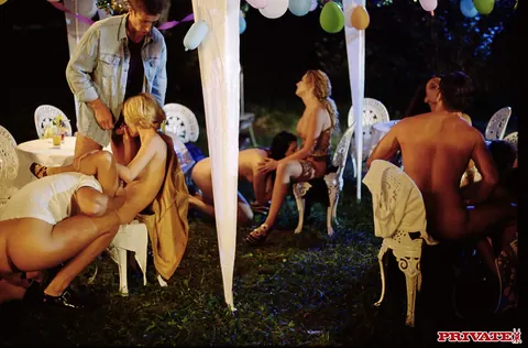Greta Milos: Tall Blonde MILF Joins a Backyard Orgy with Cumshot – photo 3 of 20