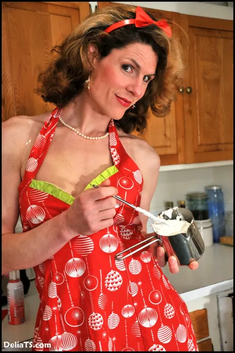 Trans Woman Strips Nude and Poses Confidently for the Camera – photo 5 of 20