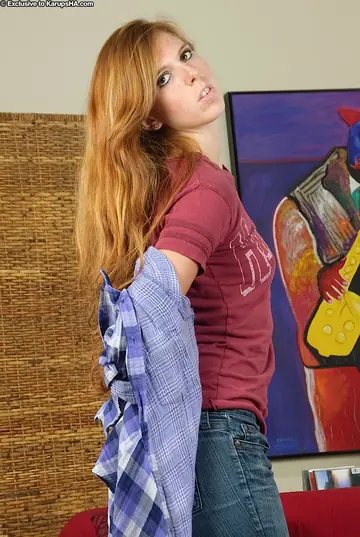 Mandy Hudson – Redhead in Jeans Spreads Her Shaved Pussy
