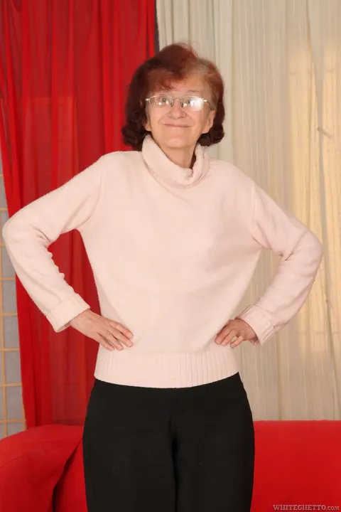 Short-Haired Granny in Glasses Strips and Gets Fucked – photo 1 of 16
