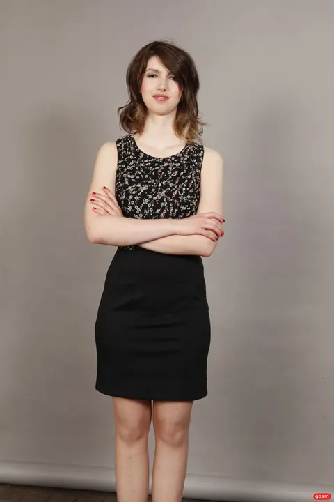 Susan Ayn: Tall Czech Brunette Models Her Outfit at a Casting – photo 10 of 15