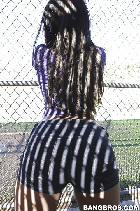 Ebony Babe with Big Tits Strips Off Her Shorts Outdoors – photo 3 of 16