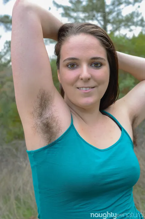 Harley Hex: BBW Strips Outdoors and Spreads Her Hairy Pussy – photo 4 of 21