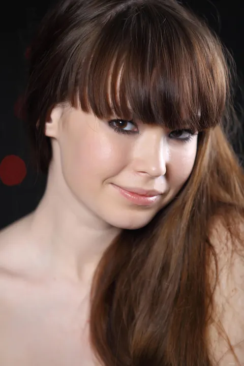 Woman Undresses Fully and Poses for the Lens – photo 21 of 21