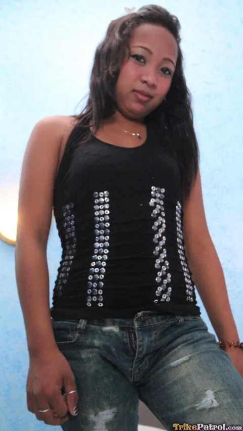 Tall Filipina Gives a Sloppy Blowjob – photo 11 of 21