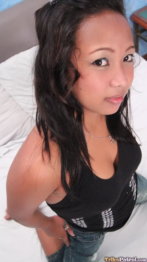 Tall Filipina Gives a Sloppy Blowjob – photo 15 of 21
