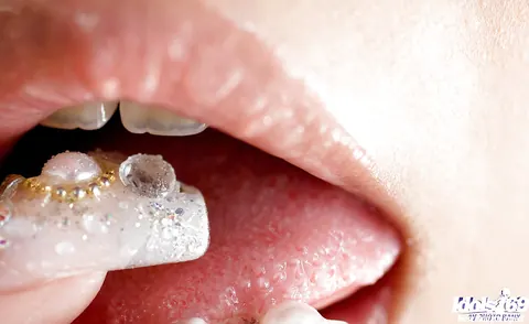 Kirara Asuka: Japanese Brunette Shows Off Her Big Natural Tits and Feet – photo 15 of 15
