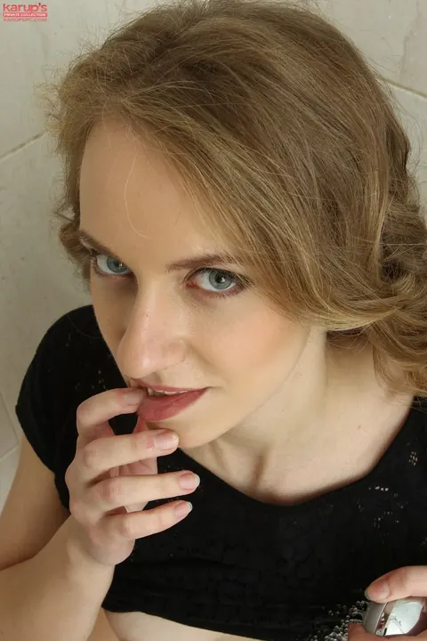 Izabella Grimm: Blonde in Panties Spreads Her Pussy in the Bathroom – photo 21 of 21