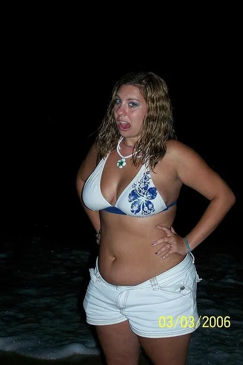 Woman with Big Tits Flaunts Cleavage in a Bikini and Glasses – photo 9 of 9