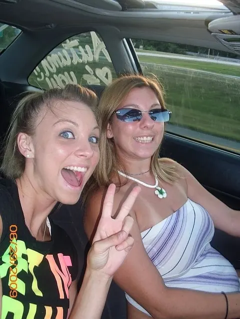 Woman with Big Tits Flaunts Cleavage in a Bikini and Glasses – photo 6 of 9