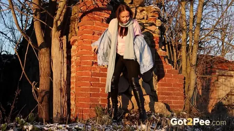 Thai Woman Squats and Spreads on Frozen Ground – photo 13 of 15