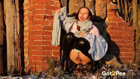 Thai Woman Squats and Spreads on Frozen Ground – photo 6 of 15