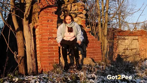 Thai Woman Squats and Spreads on Frozen Ground – photo 3 of 15