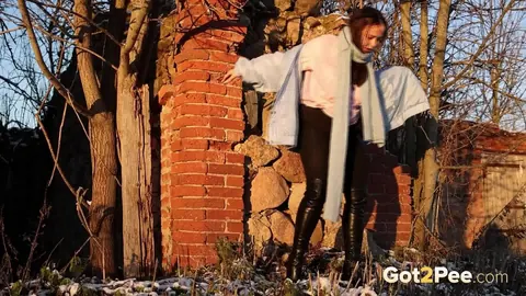 Thai Woman Squats and Spreads on Frozen Ground – photo 14 of 15