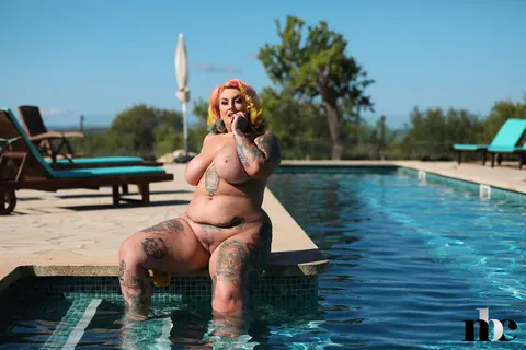 Galda Lou: Busty BBW Brunette Loses Her Bikini at the Pool – photo 17 of 21