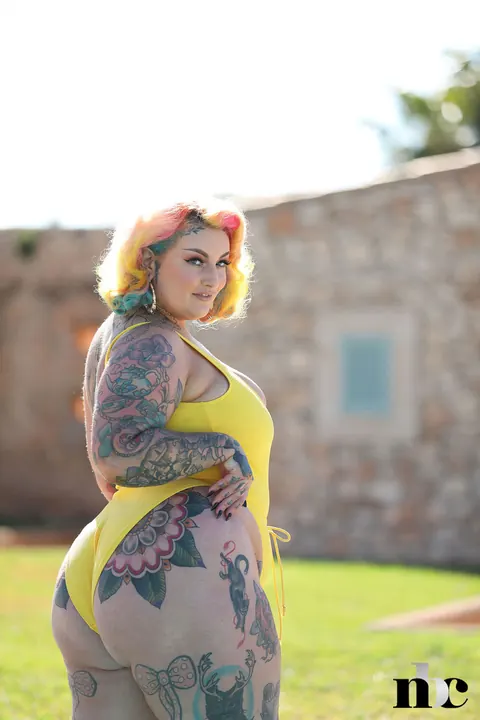 Galda Lou: Busty BBW Brunette Loses Her Bikini at the Pool – photo 4 of 21