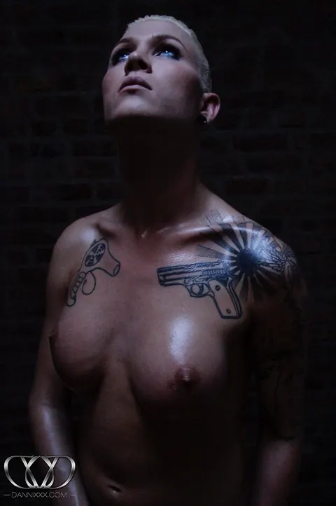 Trans Woman Oils Up Her Nude Body – photo 3 of 12