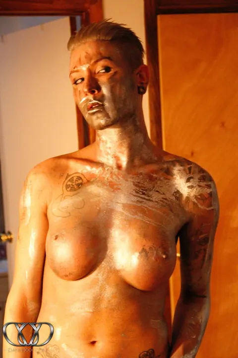 Trans Woman Oils Up Her Nude Body – photo 8 of 12