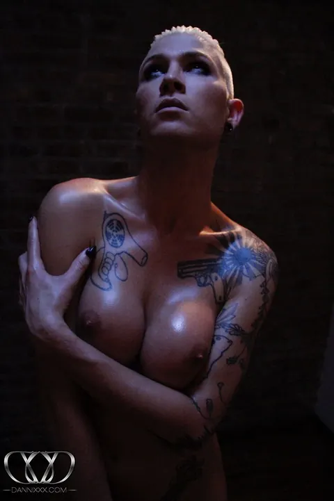 Trans Woman Oils Up Her Nude Body – photo 4 of 12